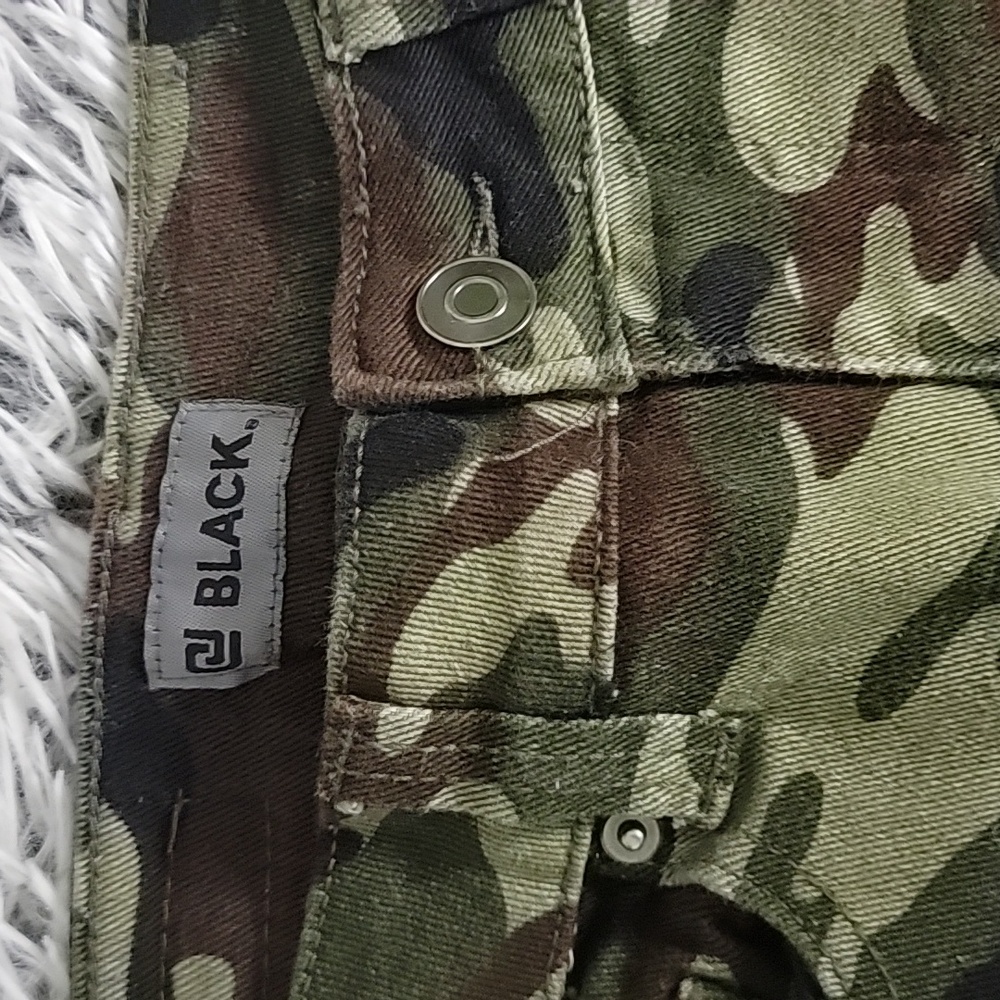Camo pants 💚 - Picture 7 of 9